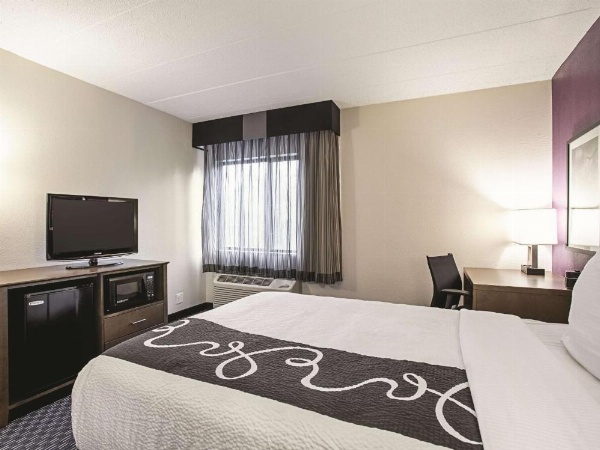 La Quinta Inn & Suites by Wyndham Baltimore N/White Marsh image 13