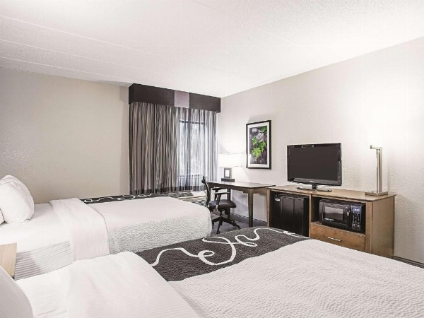 La Quinta Inn & Suites by Wyndham Baltimore N/White Marsh image 14