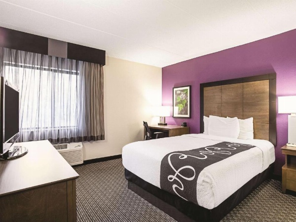 La Quinta Inn & Suites by Wyndham Baltimore N/White Marsh image 16