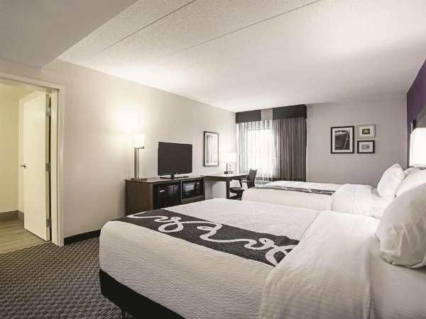 La Quinta Inn & Suites by Wyndham Baltimore N/White Marsh image 19