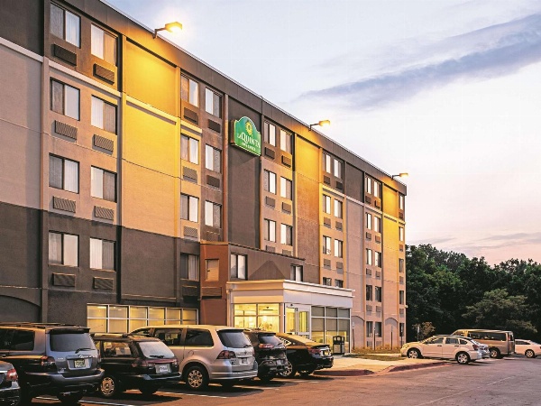 La Quinta Inn & Suites by Wyndham Baltimore N/White Marsh Main image