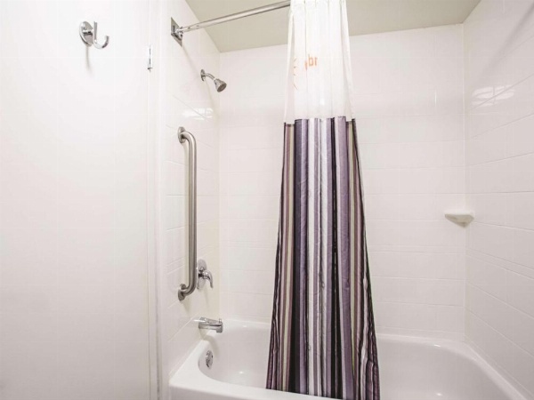 La Quinta Inn & Suites by Wyndham Baltimore N/White Marsh image 21