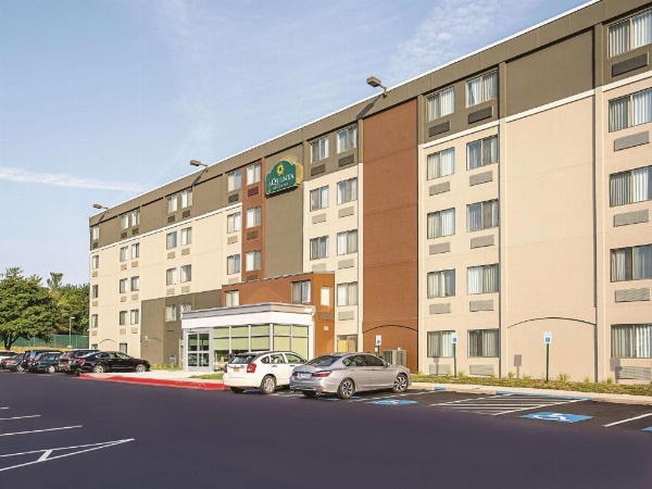 La Quinta Inn & Suites by Wyndham Baltimore N/White Marsh image 8